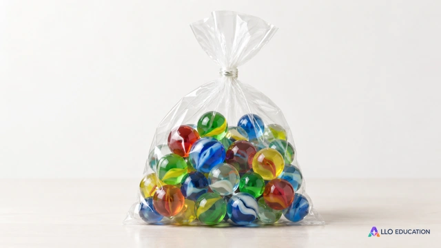 Un seul sachet transparent contenant des billes, objet isolé, sans texte ni marque.